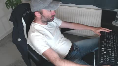 Snapshot of the_sensual_masturwait chatting on October 7, 6:27 pm the_sensual_masturwait online show from October 7, 6:27 pm