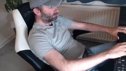 Snapshot of the_sensual_masturwait chatting on October 13, 7:14 pm the_sensual_masturwait online show from October 13, 7:14 pm