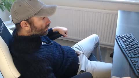 Snapshot of the_sensual_masturwait chatting on October 15, 7:30 am the_sensual_masturwait online show from October 15, 7:30 am