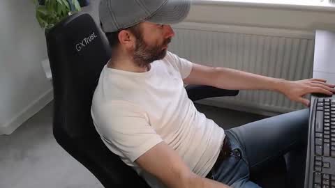 Snapshot of the_sensual_masturwait chatting on October 17, 8:50 am the_sensual_masturwait online show from October 17, 8:50 am