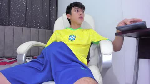 Snapshot of the_skinnyguys chatting on January 28, 10:45 pm the_skinnyguys online show from January 28, 10:45 pm