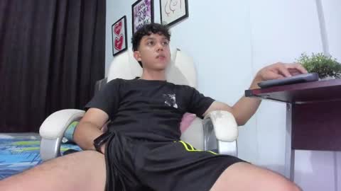 Snapshot of the_skinnyguys chatting on September 16, 10:55 pm the_skinnyguys online show from September 16, 10:55 pm