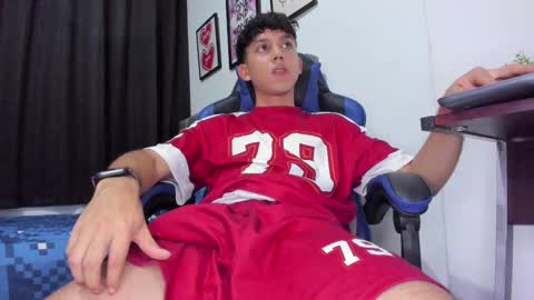 Snapshot of the_skinnyguys chatting on September 29, 10:36 pm the_skinnyguys online show from September 29, 10:36 pm