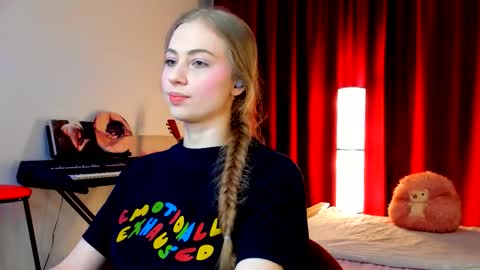 Ally    STREAMING ON TWITCH NOW Check my Twitter for updates online show from March 18, 12:25 am