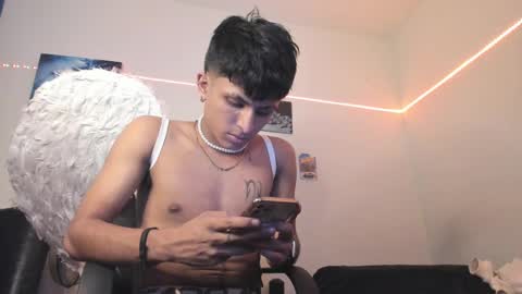 Snapshot of the_weed_guys chatting on December 6, 7:10 am Danny online show from December 6, 7:10 am