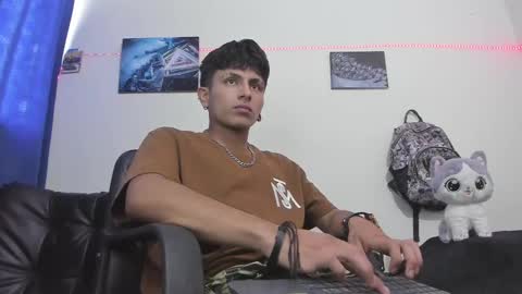 Snapshot of the_weed_guys chatting on December 13, 8:04 pm Danny online show from December 13, 8:04 pm