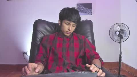 Snapshot of the_weed_guys chatting on January 27, 1:48 am Danny online show from January 27, 1:48 am