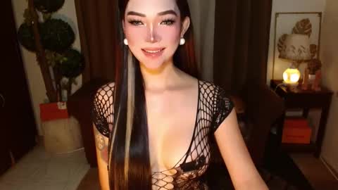 thea_whong online show from March 28, 4:01 am