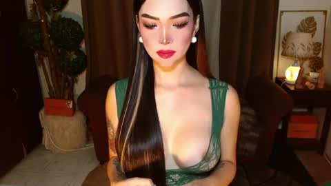 thea_whong online show from April 12, 11:43 pm