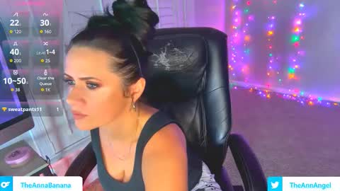 Snapshot of theannabanana chatting on December 18, 4:07 am Anna Banana AKA Ann Angel online show from December 18, 4:07 am
