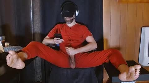 Snapshot of thebarefootgamer chatting on January 10, 6:49 pm Blue and Red online show from January 10, 6:49 pm