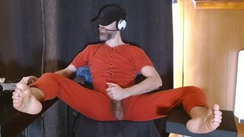 Snapshot of thebarefootgamer chatting on January 12, 4:40 pm Blue and Red online show from January 12, 4:40 pm