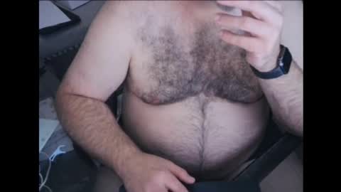 Snapshot of thebearking69 chatting on December 1, 5:23 am The Bear King online show from December 1, 5:23 am