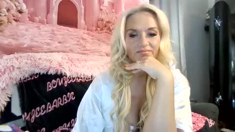 Snapshot of theboujeebarbie chatting on September 29, 5:51 pm theboujeebarbie online show from September 29, 5:51 pm