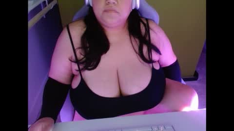 TheBouncingBetty online show from March 26, 8:58 pm