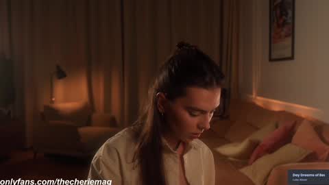 Snapshot of thecherie chatting on November 14, 8:18 pm Cherie online show from November 14, 8:18 pm