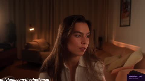 Snapshot of thecherie chatting on November 21, 8:40 pm Cherie online show from November 21, 8:40 pm