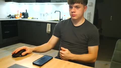 thecuteguy144949 online show from November 12, 9:03 pm