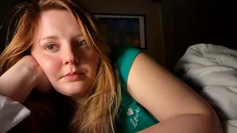 Snapshot of thedancingalien chatting on December 22, 2:17 am Kassandra Grant online show from December 22, 2:17 am