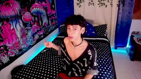 ethan online show from April 8, 4:01 am