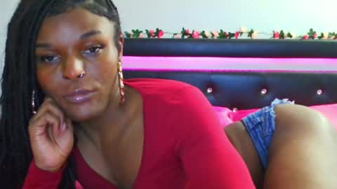 Snapshot of theebody chatting on October 18, 5:32 am theebody online show from October 18, 5:32 am