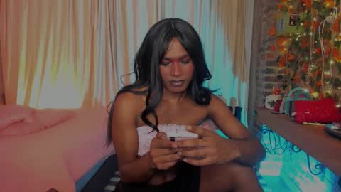 Snapshot of thegoldenbitch chatting on February 2, 10:30 pm Goldie online show from February 2, 10:30 pm