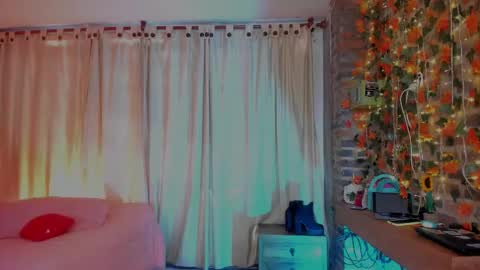 Snapshot of thegoldenbitch chatting on February 4, 4:24 pm Goldie online show from February 4, 4:24 pm