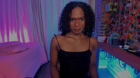 Snapshot of thegoldenbitch chatting on February 12, 10:10 am Goldie online show from February 12, 10:10 am