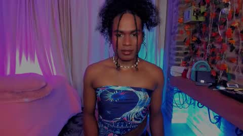 Snapshot of thegoldenbitch chatting on February 13, 10:33 am Goldie online show from February 13, 10:33 am