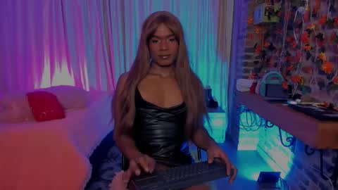 Snapshot of thegoldenbitch chatting on February 14, 9:17 am Goldie online show from February 14, 9:17 am