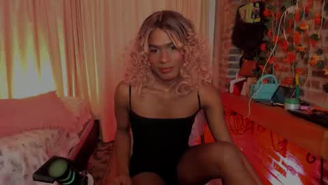 Snapshot of thegoldenbitch chatting on February 26, 10:14 am Goldie online show from February 26, 10:14 am