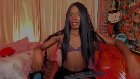 Snapshot of thegoldenbitch chatting on March 2, 10:44 am Goldie online show from March 2, 10:44 am