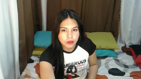 Elle  dont forget to folloW me and thumbs up online show from February 15, 7:05 am