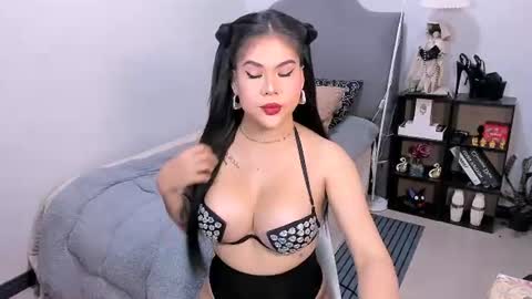 Snapshot of thegreatlaura chatting on July 27, 9:27 am thegreatlaura online show from July 27, 9:27 am