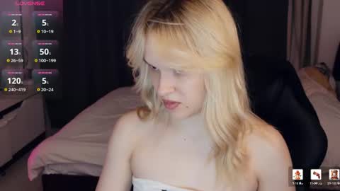 Snapshot of thehousemaid1 chatting on June 11, 7:45 pm Lily online show from June 11, 7:45 pm