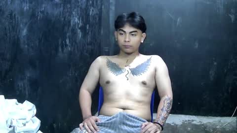 Snapshot of thehugecomeback chatting on March 10, 5:39 pm Xerxis online show from March 10, 5:39 pm