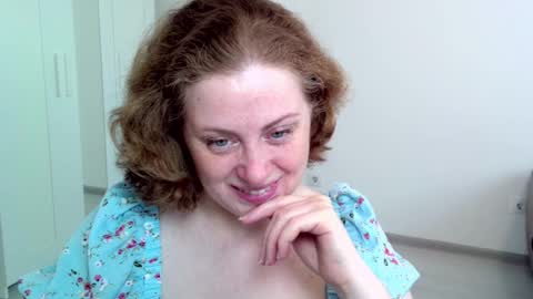 Snapshot of theladysblush chatting on February 24, 6:38 am Ella online show from February 24, 6:38 am