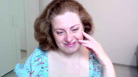 Snapshot of theladysblush chatting on February 27, 5:02 am Ella online show from February 27, 5:02 am