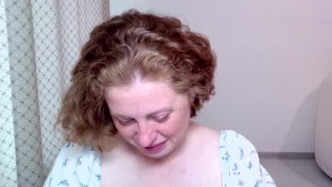 Snapshot of theladysblush chatting on October 5, 7:50 am Ella online show from October 5, 7:50 am