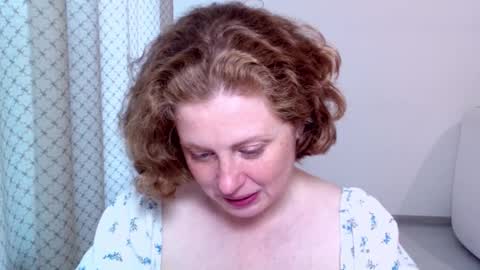 Snapshot of theladysblush chatting on October 9, 8:34 am Ella online show from October 9, 8:34 am