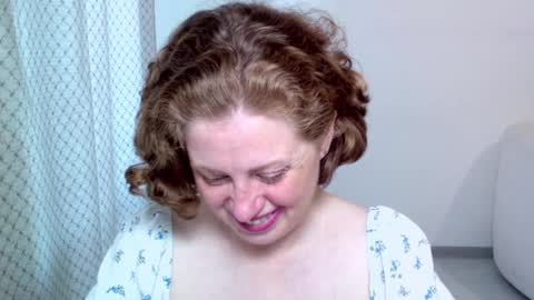 Snapshot of theladysblush chatting on October 17, 8:28 am Ella online show from October 17, 8:28 am