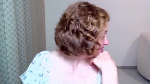 Snapshot of theladysblush chatting on October 18, 6:08 pm Ella online show from October 18, 6:08 pm