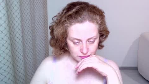 Snapshot of theladysblush chatting on November 9, 7:50 am Ella online show from November 9, 7:50 am