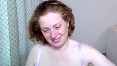 Snapshot of theladysblush chatting on November 20, 9:09 am Ella online show from November 20, 9:09 am