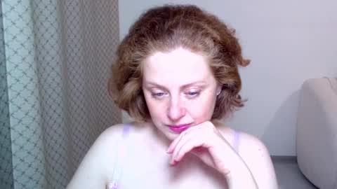 Snapshot of theladysblush chatting on November 22, 5:50 am Ella online show from November 22, 5:50 am