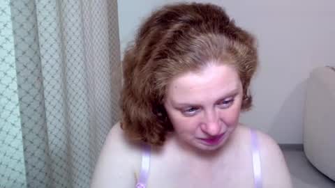 Snapshot of theladysblush chatting on November 24, 8:25 am Ella online show from November 24, 8:25 am