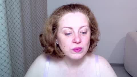 Snapshot of theladysblush chatting on November 29, 7:11 am Ella online show from November 29, 7:11 am