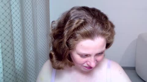 Snapshot of theladysblush chatting on December 14, 11:26 am Ella online show from December 14, 11:26 am