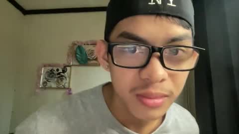 Snapshot of thelifeof_johnpol chatting on March 1, 12:34 am thelifeof_johnpol online show from March 1, 12:34 am