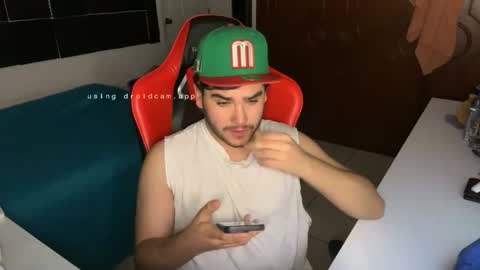 Snapshot of thelittlehot1 chatting on December 18, 7:14 am thelittlehot1 online show from December 18, 7:14 am